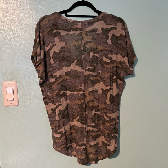 Express Camo Drop Sleeve Short Sleeve Knit Top XS - Picture 2 of 2